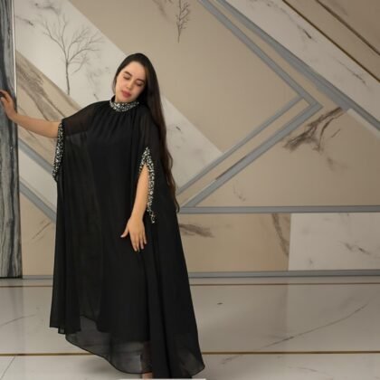 Abaya de Soirée Noire de Luxe : Élégance Royale et Détails Perlés