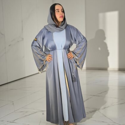Abaya Dubaï Premium Bleue Azur – Ensemble 3 Pièces avec Broderies Artisanales et Perles