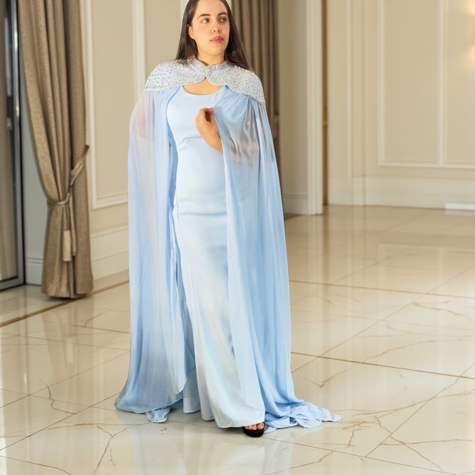 Kaftan Cape Bleu Ciel "Éclat de Cristal"