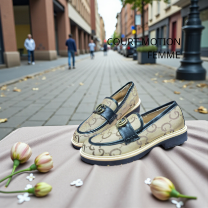 Mocassins Court Motion Femme – Beige Monogramme et Détails Cuir Noir