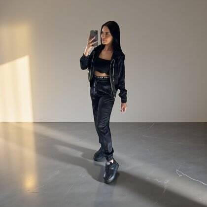 Ensemble de Survêtement Satiné Noir Luxury – Veste à Capuche et Pantalon Jogger