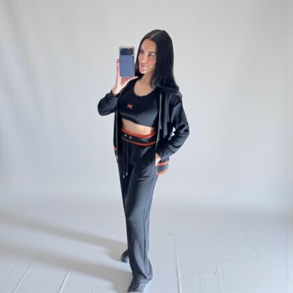 Ensemble Active Noir & Liserés Orange : L'Alliance du Style et de l'Énergie