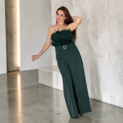 Combinaison Bustier Vert Sapin à Plumes - Chic & Sophistiquée