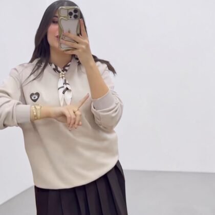 Sweat Beige à Patch Cœur Brodé | Pull Confortable Style Preppy