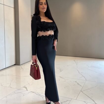 Ensemble Chic Top Court et Jupe Longue Noir avec Roses en Relief